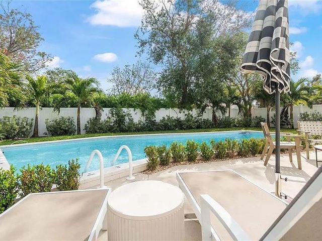 8067 123RD STREET, Seminole, FL 33772