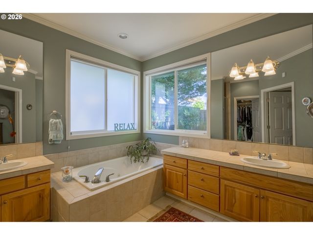 15502 Nw PAR Ct, Portland, OR 97229