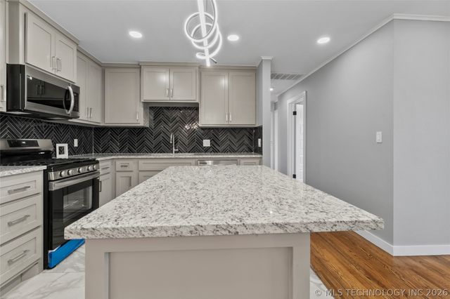 2059 E Young Place, Tulsa, OK 74110