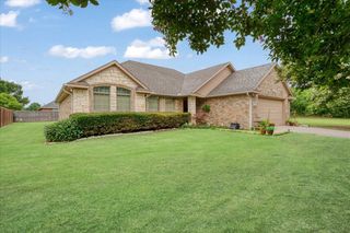 2215 Albert Broadfoot Street, Bonham, TX 75418