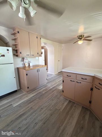 31 E ORANGE ST, Ephrata, PA 17522