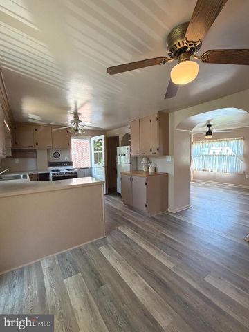31 E ORANGE ST, Ephrata, PA 17522