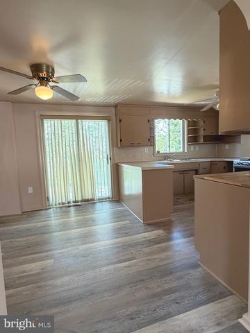 31 E ORANGE ST, Ephrata, PA 17522