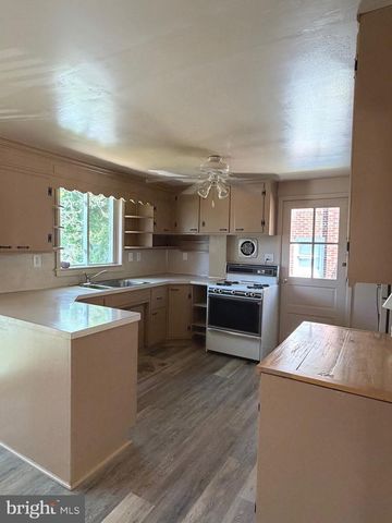 31 E ORANGE ST, Ephrata, PA 17522