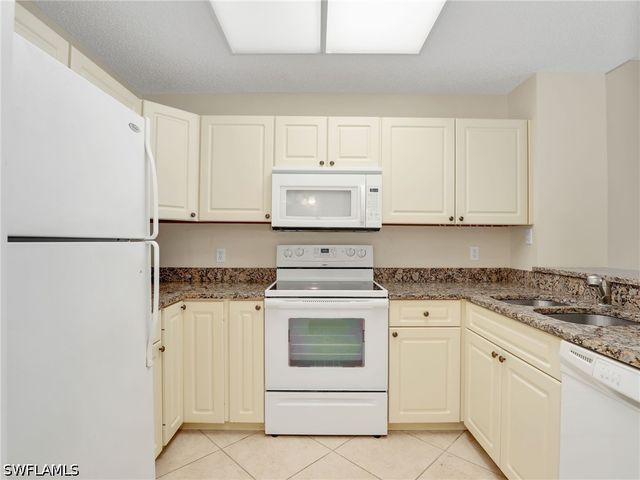 201 Arbor Lake DR 2-201, Naples, FL 34110