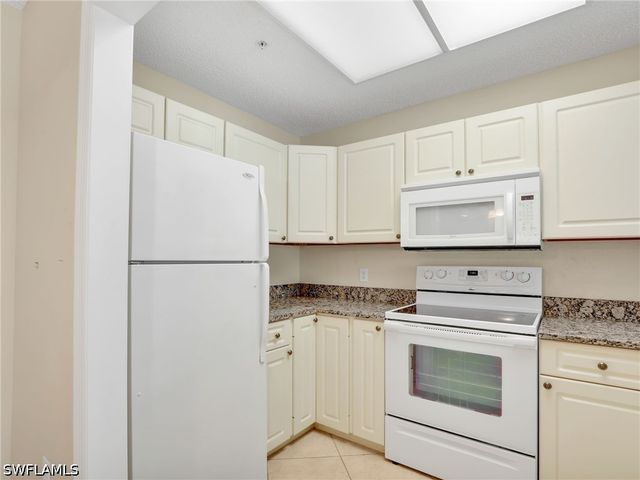 201 Arbor Lake DR 2-201, Naples, FL 34110