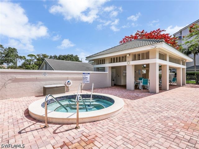 201 Arbor Lake DR 2-201, Naples, FL 34110