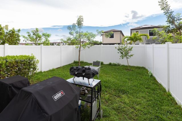 3420 W 111th Pl, Hialeah, FL 33018