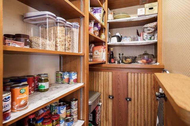 3168 S High Crest Road, Beloit, WI 53511