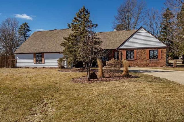 3168 S High Crest Road, Beloit, WI 53511