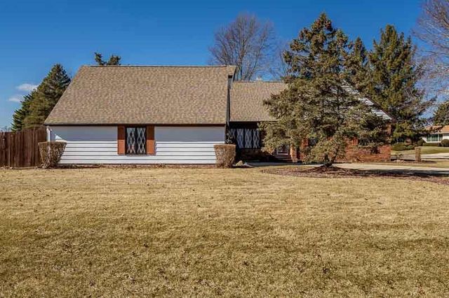 3168 S High Crest Road, Beloit, WI 53511
