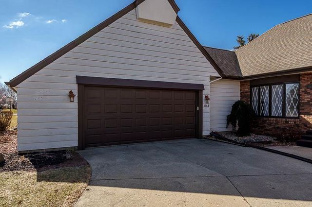 3168 S High Crest Road, Beloit, WI 53511