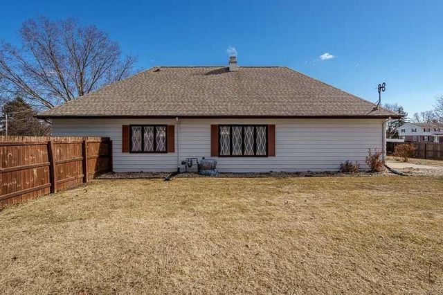 3168 S High Crest Road, Beloit, WI 53511