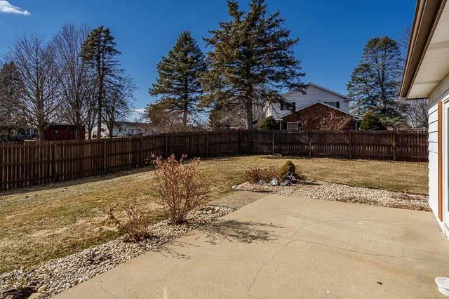 3168 S High Crest Road, Beloit, WI 53511