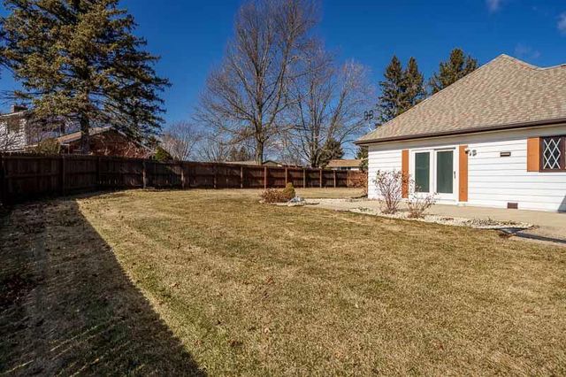 3168 S High Crest Road, Beloit, WI 53511