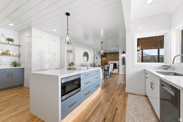 16 GATEHOUSE LN, Sandy, UT 84092