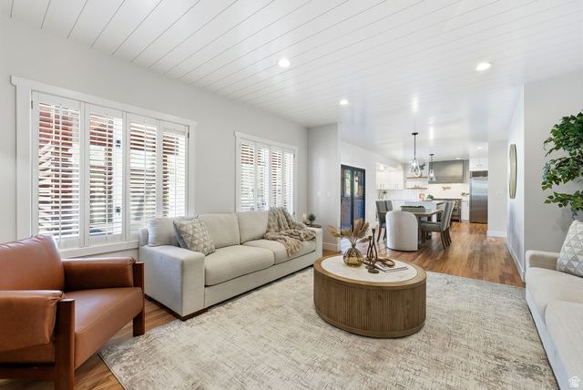 16 GATEHOUSE LN, Sandy, UT 84092