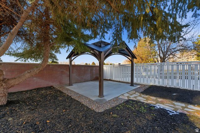 16 GATEHOUSE LN, Sandy, UT 84092