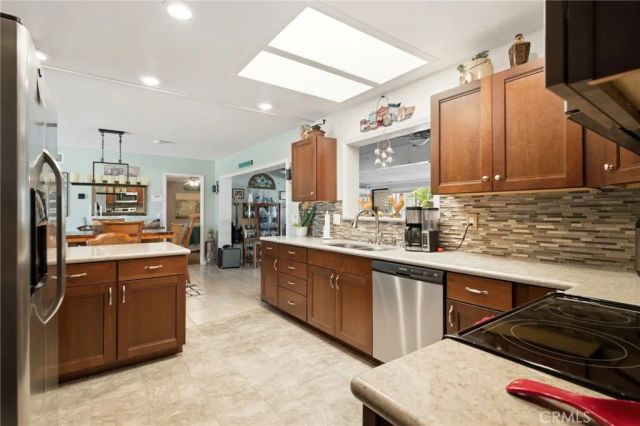 411 Brentwood, Hemet, CA 92543