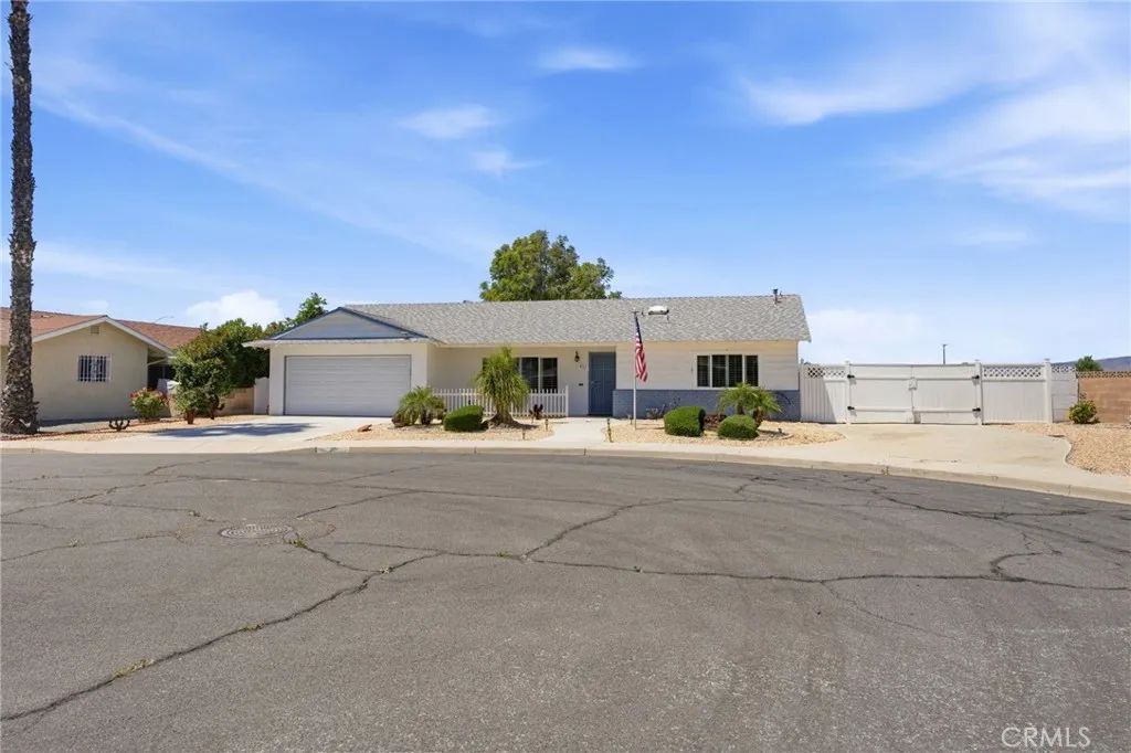 411 Brentwood, Hemet, CA 92543