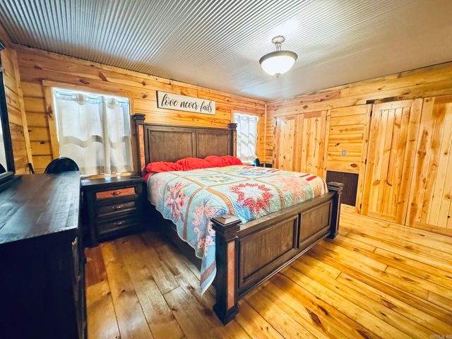 701 Sunset Valley, Mountain View, AR 72560