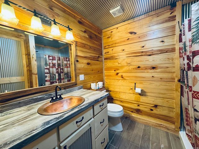 701 Sunset Valley, Mountain View, AR 72560