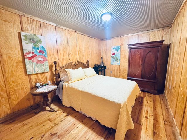 701 Sunset Valley, Mountain View, AR 72560