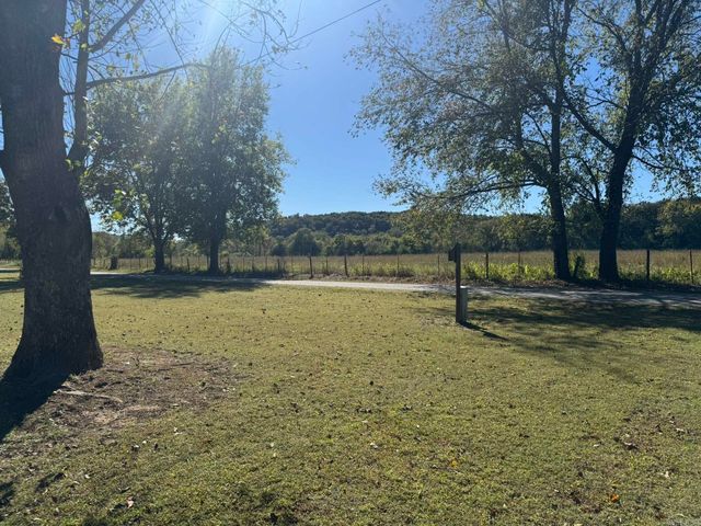 701 Sunset Valley, Mountain View, AR 72560