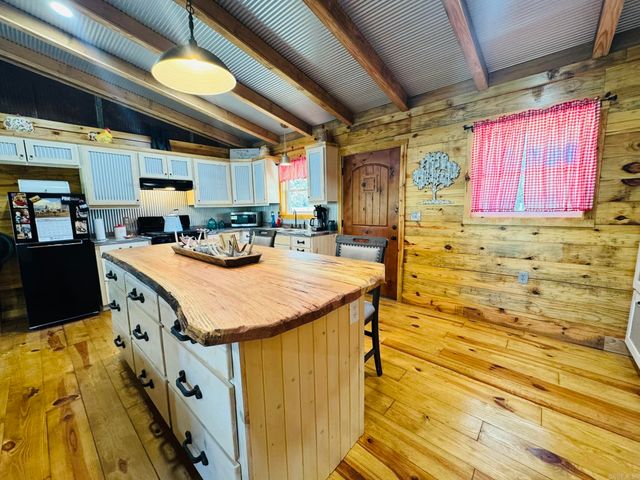 701 Sunset Valley, Mountain View, AR 72560