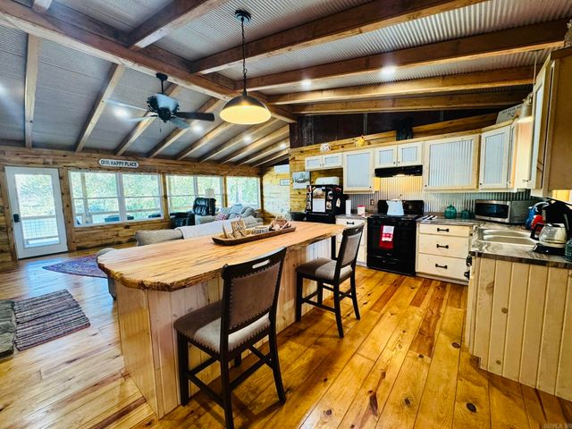 701 Sunset Valley, Mountain View, AR 72560