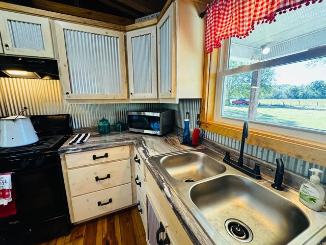 701 Sunset Valley, Mountain View, AR 72560