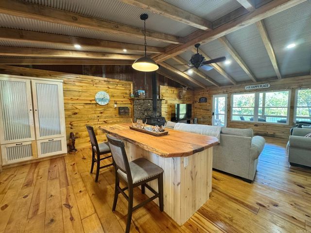 701 Sunset Valley, Mountain View, AR 72560