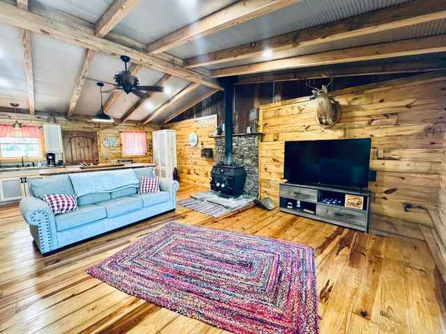 701 Sunset Valley, Mountain View, AR 72560