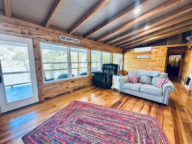 701 Sunset Valley, Mountain View, AR 72560