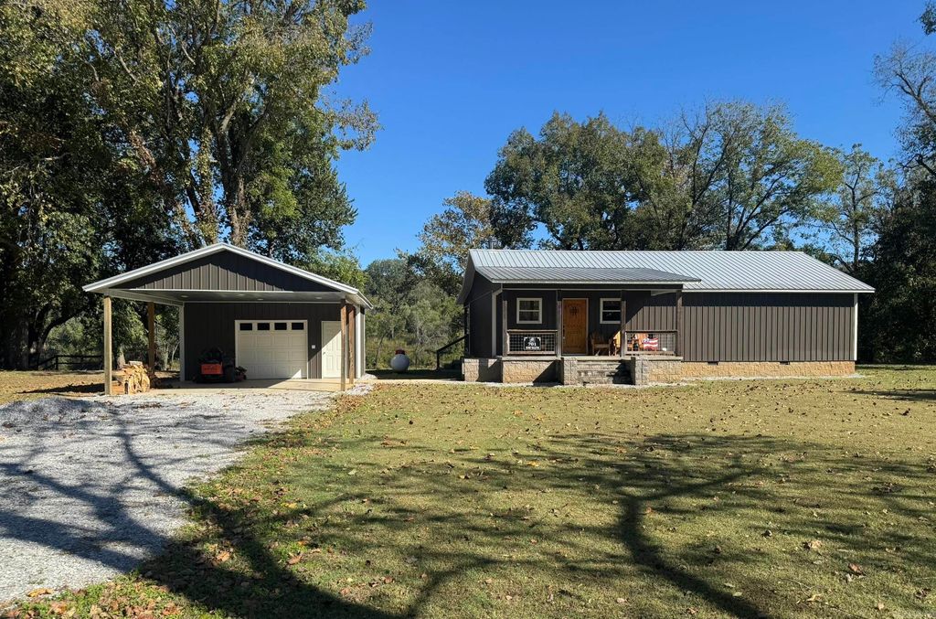 701 Sunset Valley, Mountain View, AR 72560