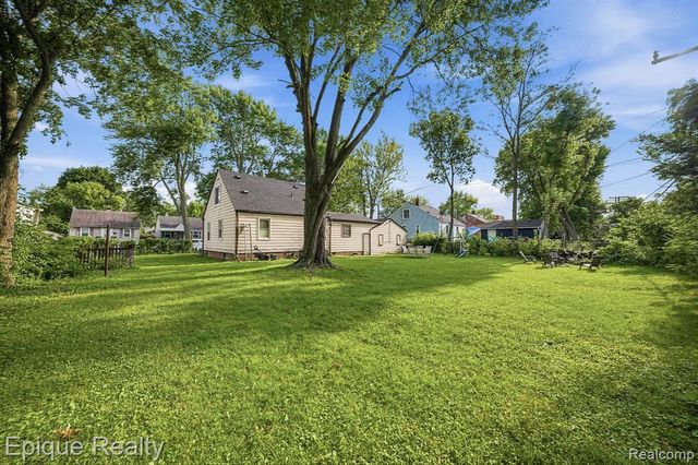 579 Lebaron Avenue, Pontiac, MI 48340