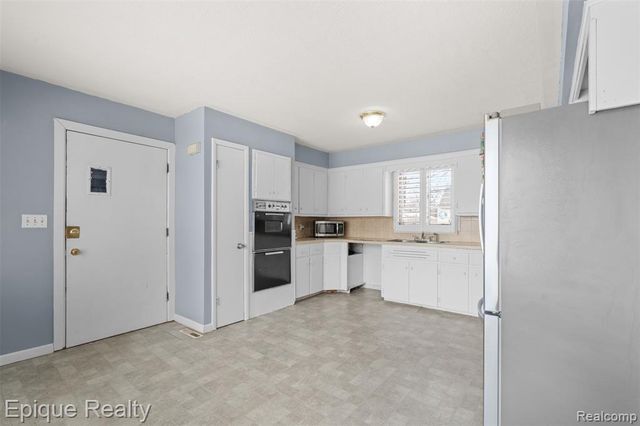 579 Lebaron Avenue, Pontiac, MI 48340