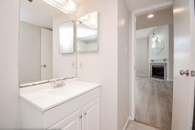 10855 Meadowglen Lane 721, Houston, TX 77042