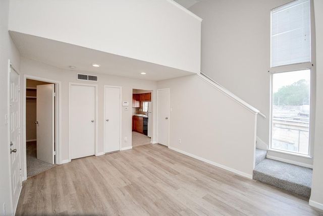 10855 Meadowglen Lane 721, Houston, TX 77042