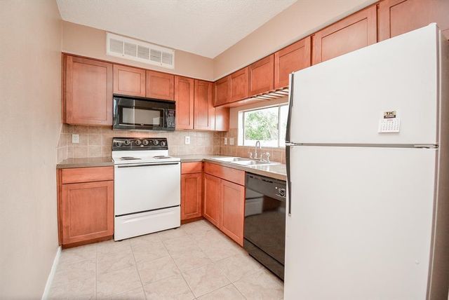 10855 Meadowglen Lane 721, Houston, TX 77042