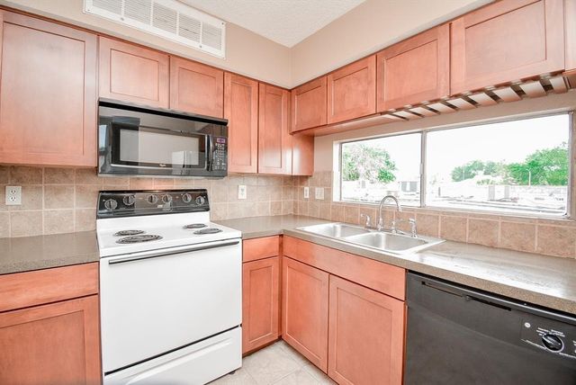 10855 Meadowglen Lane 721, Houston, TX 77042