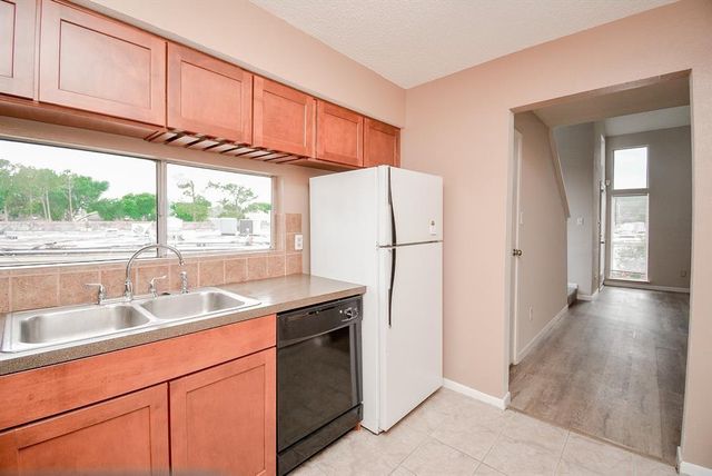 10855 Meadowglen Lane 721, Houston, TX 77042