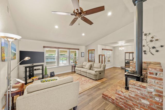 1308 Carnation Ct, Roseville, CA 95661