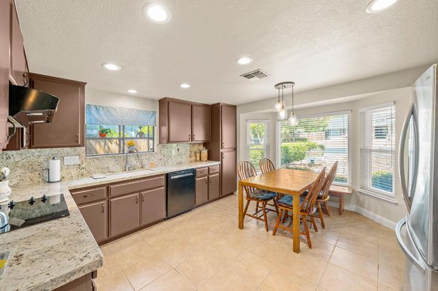1308 Carnation Ct, Roseville, CA 95661