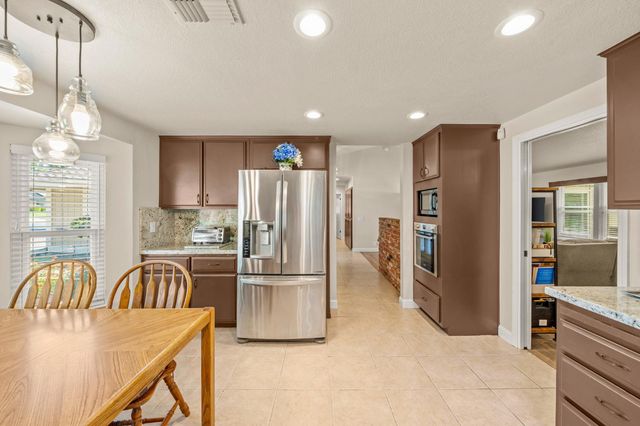 1308 Carnation Ct, Roseville, CA 95661