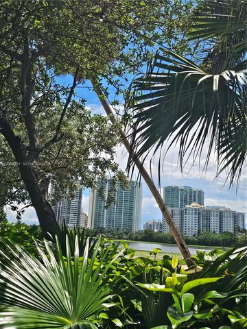 20400 W Country Club Dr 315, Aventura, FL 33180