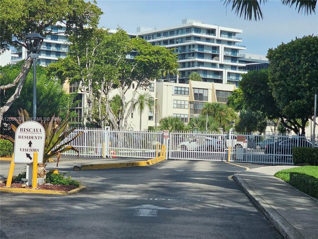 20400 W Country Club Dr 315, Aventura, FL 33180