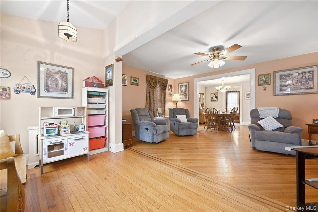 56 Elmwood Street, Valley Stream, NY 11581 — photo 4