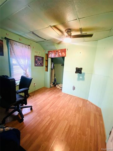 5530 University Place, Detroit, MI 48224