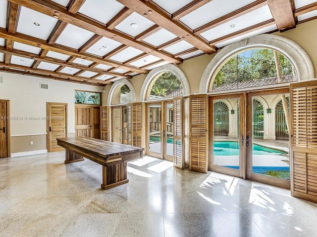 3504 Banyan Cir, Miami, FL 33133